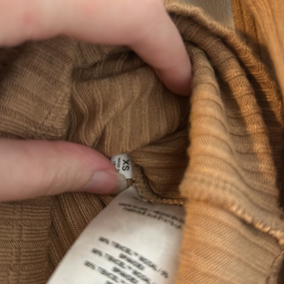 Reformation Cropped knit, long sleeve caramel colored shirt - Picture 4 of 4